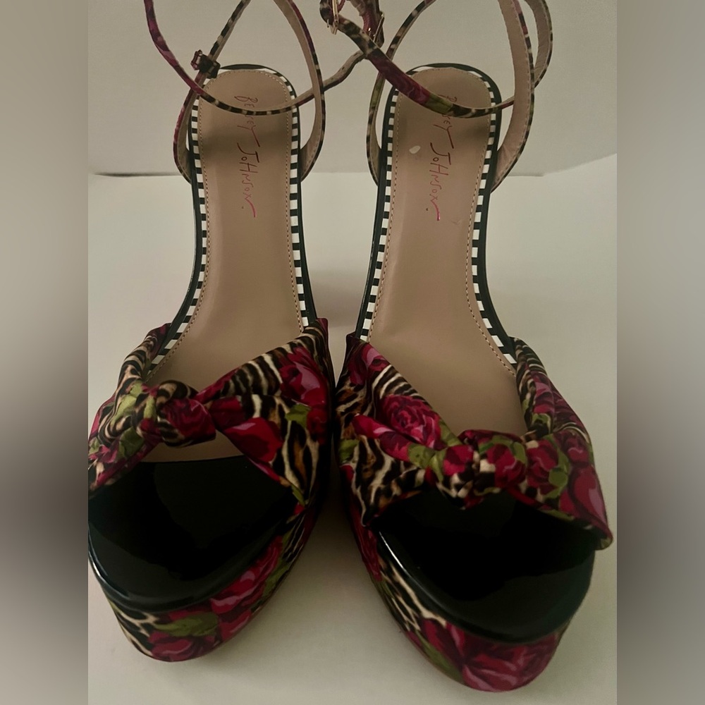 Betsey Johnson Heels Women’s Size 11 Brylie Floral
Platform Ankle Strappy - Picture 4 of 12